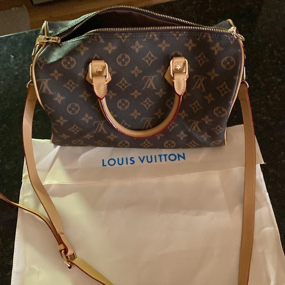 Women’s travel bag with shoulder strap..luxury tote handbag - Picture 2 of 5